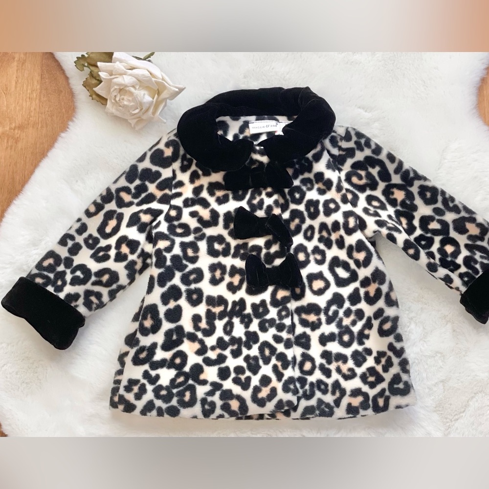 ADORABLE MAGGIE & ZOE CHEETAH COAT w/VELVET LIKE COLLAR, SLEEVES & BOWS. SNAPS